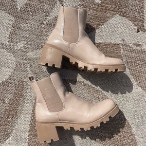 tan Chelsea heeled booties size 9